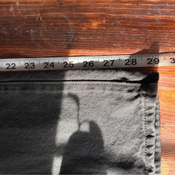 Levi's — Women’s Cinch Baggy Jeans - Picture 11 of 12